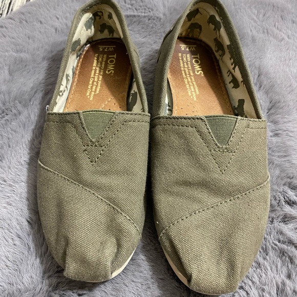 Toms Shoes - Tom’s Slip On’s